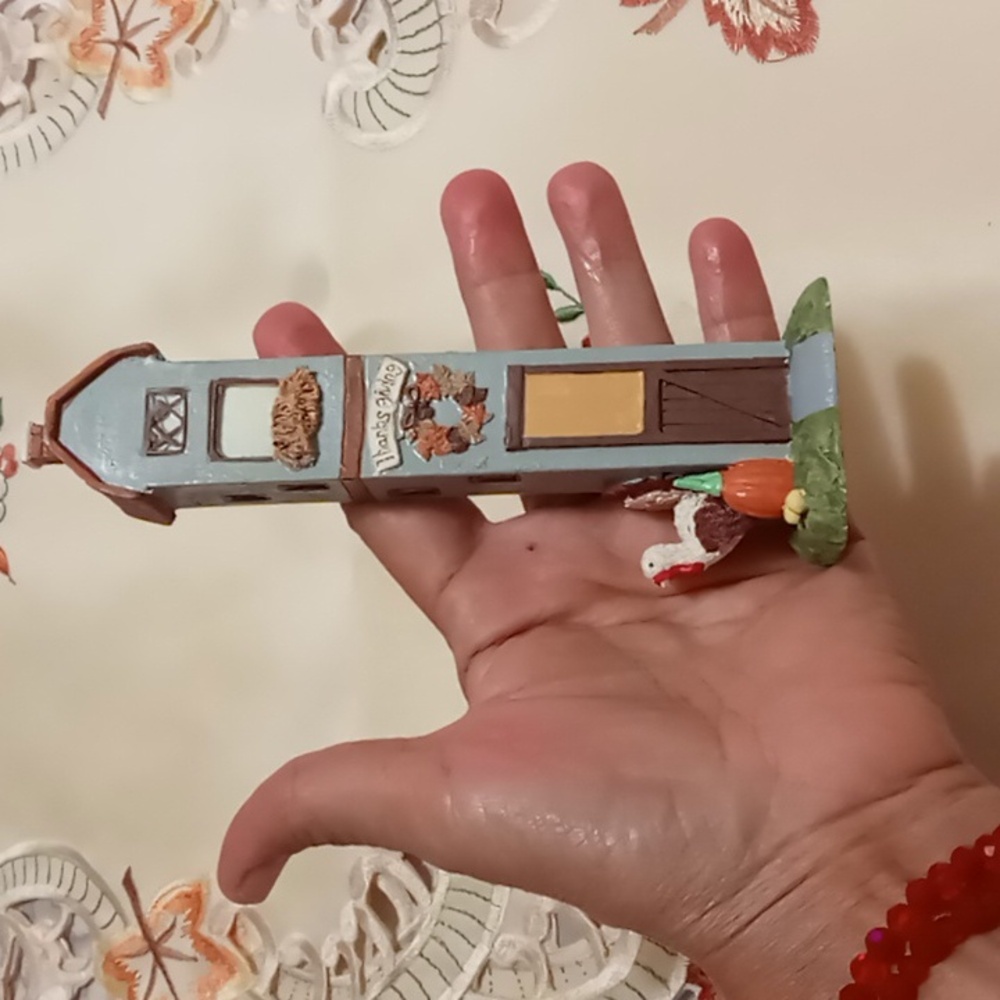 THANKSGIVING RESIN VILLAGE FIGURINE